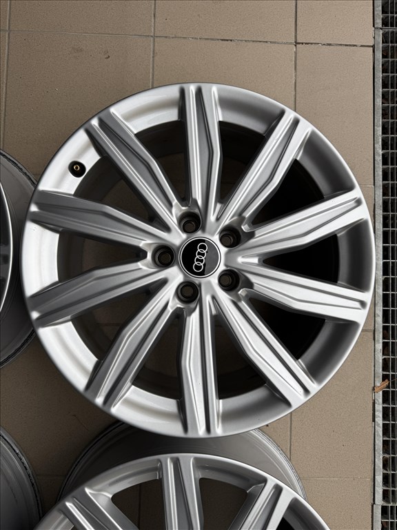 Gyári Audi 19 alufelni 8x19 et39 5. kép