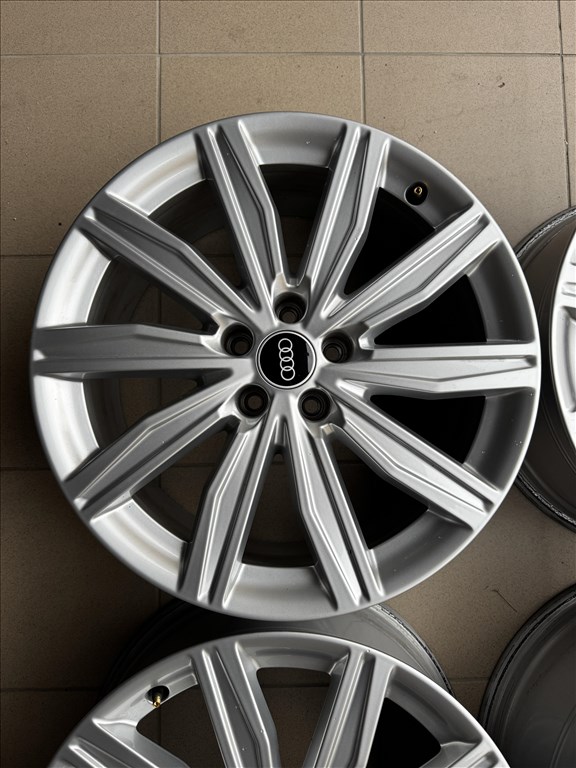 Gyári Audi 19 alufelni 8x19 et39 6. kép