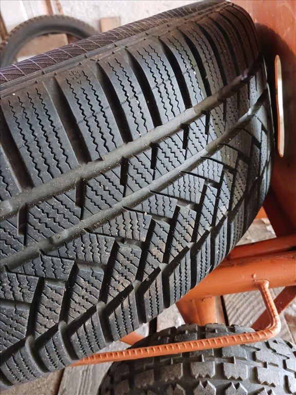 18" újszerű (gyári felni) alufelni, rajta 225/50 újszerű Continental téli gumi gumi  2. kép