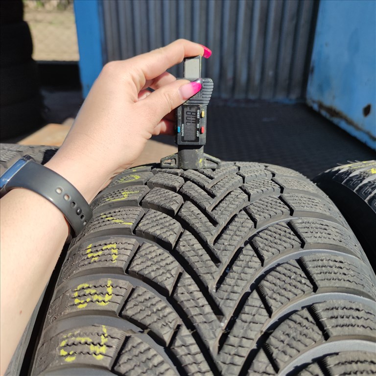 225/40 R18 Maxxis téli gumi 99500ft a 4db/28/ 1. kép