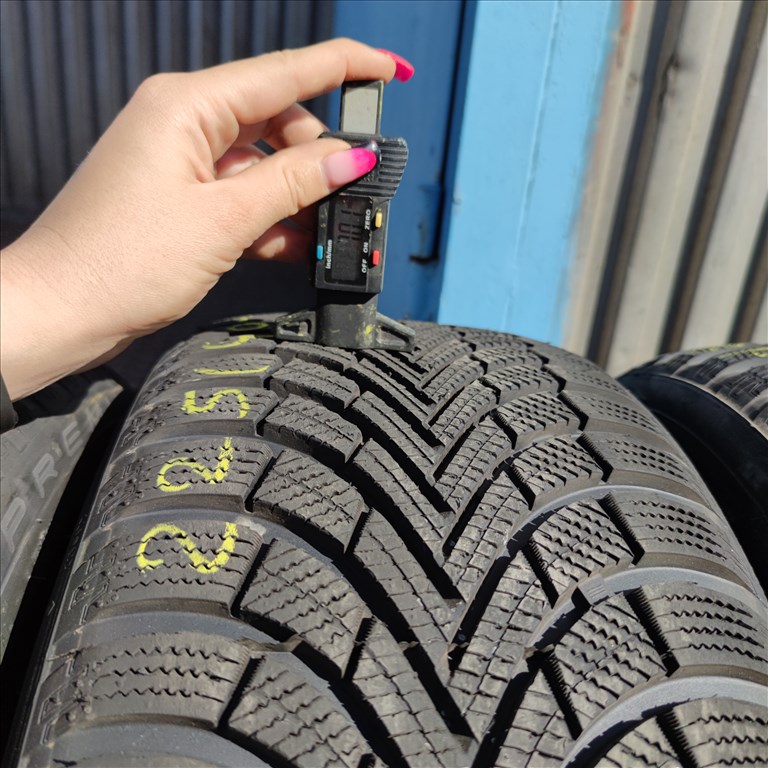 225/40 R18 Maxxis téli gumi 99500ft a 4db/28/ 3. kép