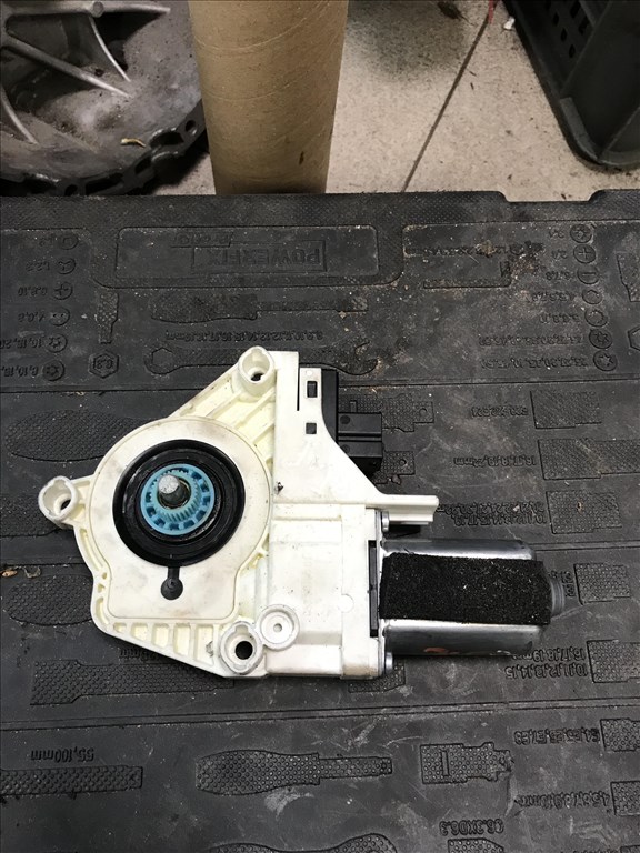 Audi A5 (B8 - 8T) jobb első ablakemelő motor 4f0959802d 2. kép