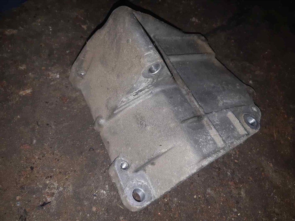 Opel Frontera B Klíma Kompresszor Tartó Konzol 1. kép