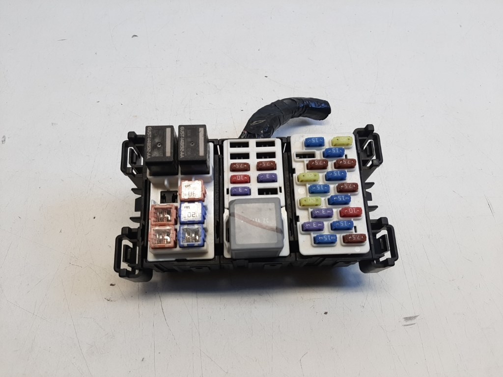 Ford Ecosport (BK) jobb elsõ biztosítéktábla utastér 1. kép