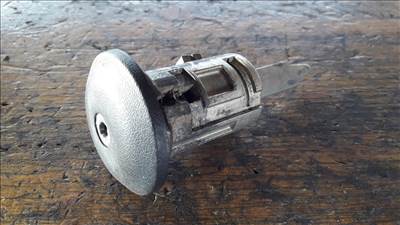 Ford Transit Connect Jobb Első Ajtó Zárbetét