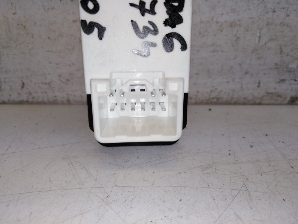 Mazda 6 (GH) jobb elsõ ablakemelõ kapcsoló GDK466370A 3. kép