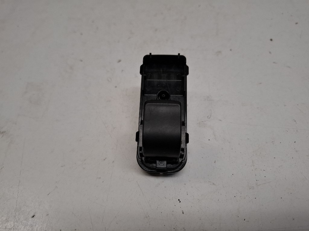 Mazda CX-3 jobb elsõ ablakemelõ kapcsoló D09H66370 1. kép