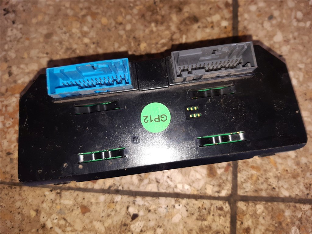 Opel Zafira B Fûtéskapcsoló 13245114 2. kép