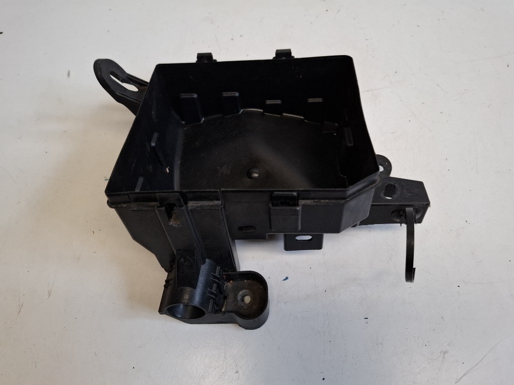 Nissan Leaf (ZE0) biztosítéktábla tartó 3S0J00101 1. kép