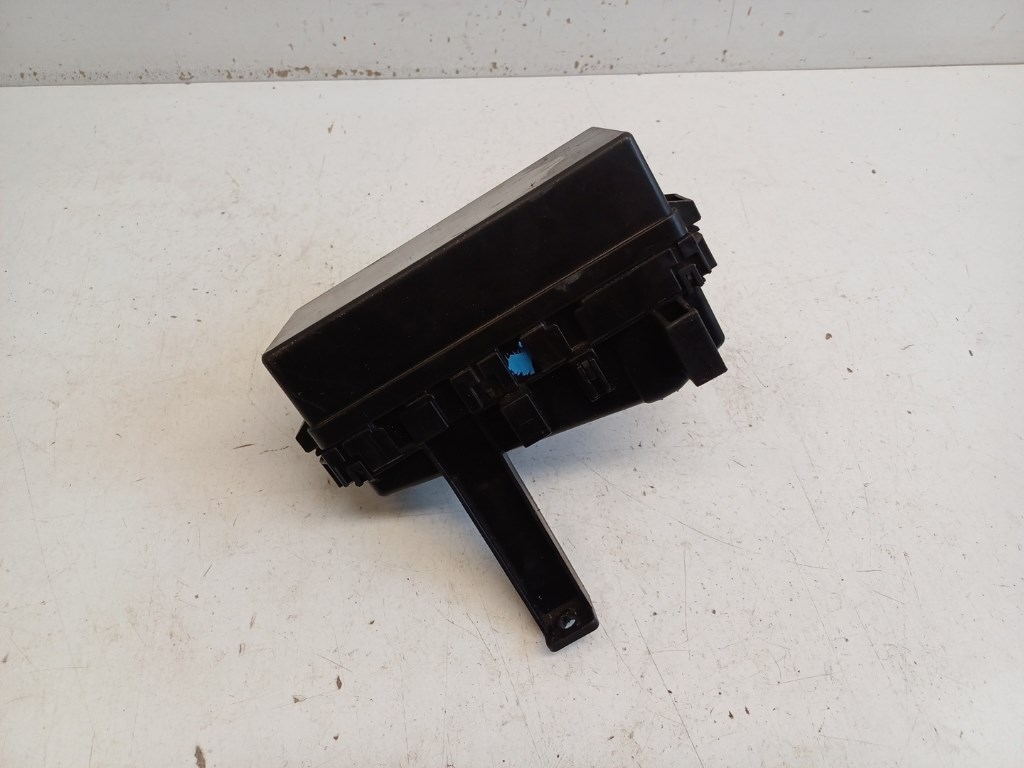 Nissan Navara (D23) jobb biztosítéktábla motortér 1. kép