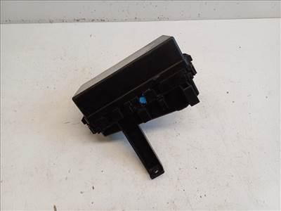 Nissan Navara (D23) jobb biztosítéktábla motortér