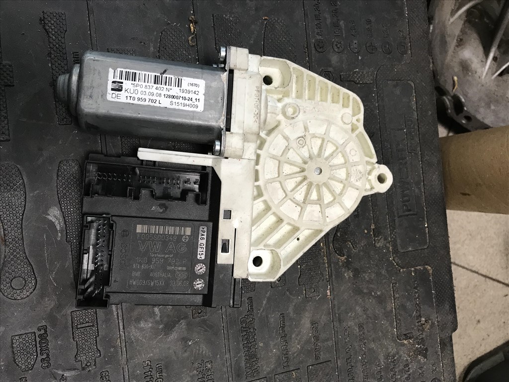 Seat Altea jobb első ablakemelő motor  1k0959792p 1. kép