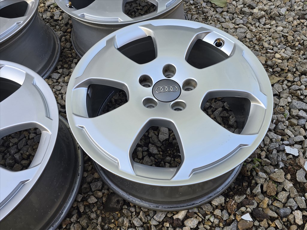  17-es, 5x112-es újszerű gyári Audi alufelni 5. kép