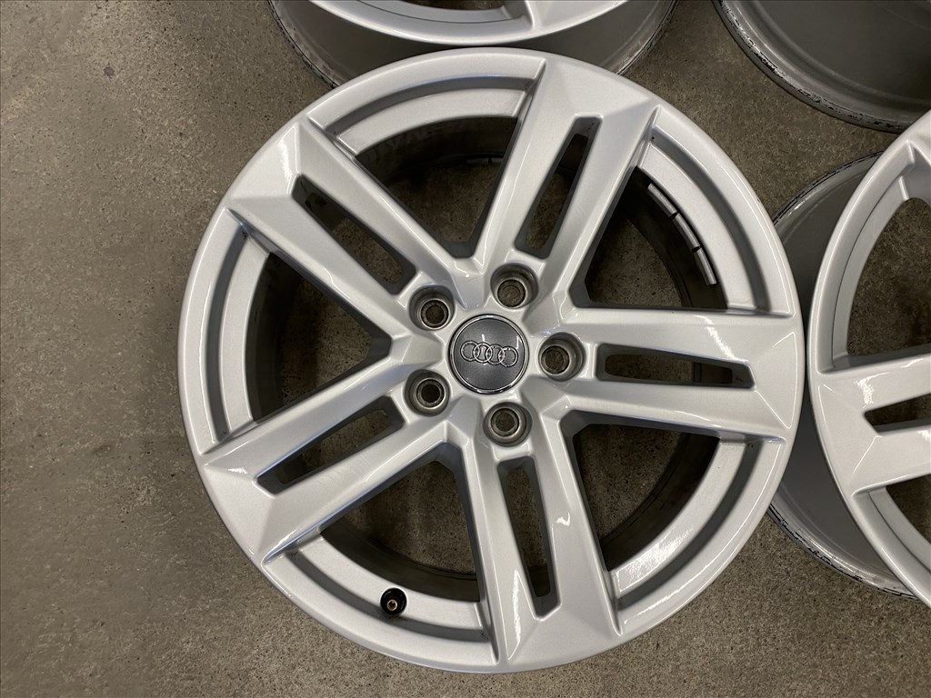  7-es,5x112-es újszerű gyári Audi alufelni 2. kép