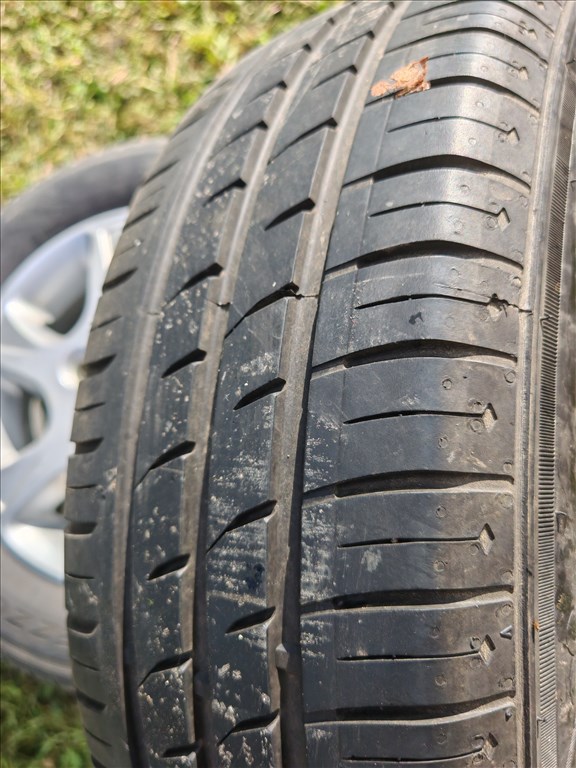  4x98 lyukosztású 14" használt Borbet alufelni, rajta 185/65 használt Saulin nyári gumi gumi  5. kép