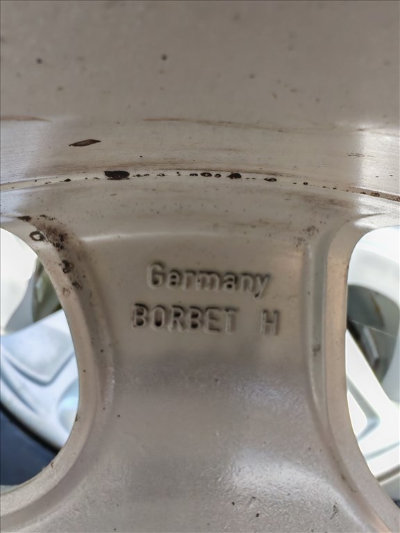  4x98 lyukosztású 14" használt Borbet alufelni, rajta 185/65 használt Saulin nyári gumi gumi  2. kép