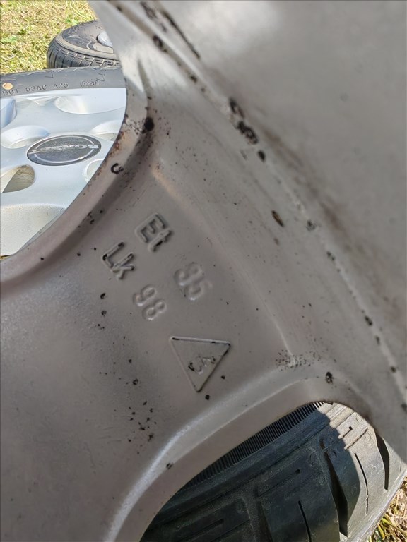  4x98 lyukosztású 14" használt Borbet alufelni, rajta 185/65 használt Saulin nyári gumi gumi  6. kép