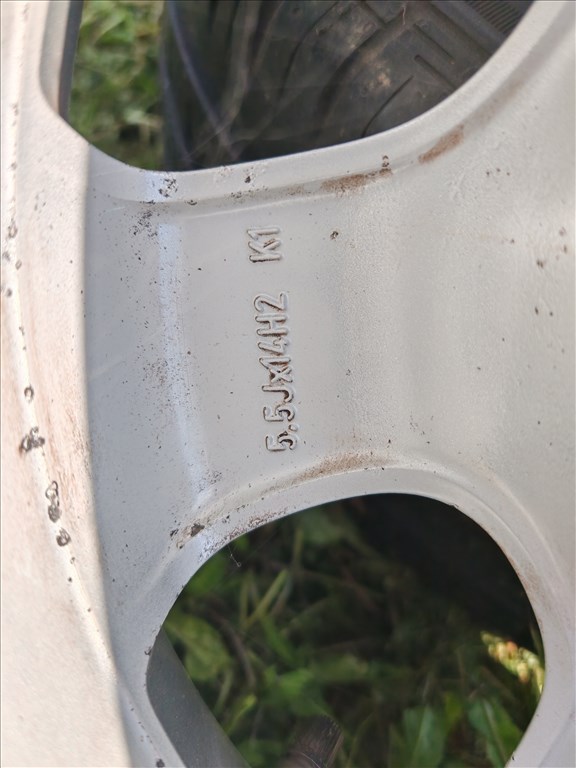  4x98 lyukosztású 14" használt Borbet alufelni, rajta 185/65 használt Saulin nyári gumi gumi  7. kép