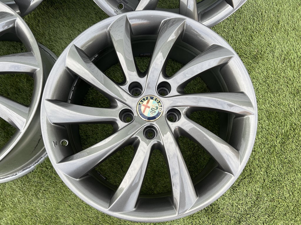5x110 17" Alfa Romeo gyári alufelni 7,5Jx17h2 ET41 4. kép