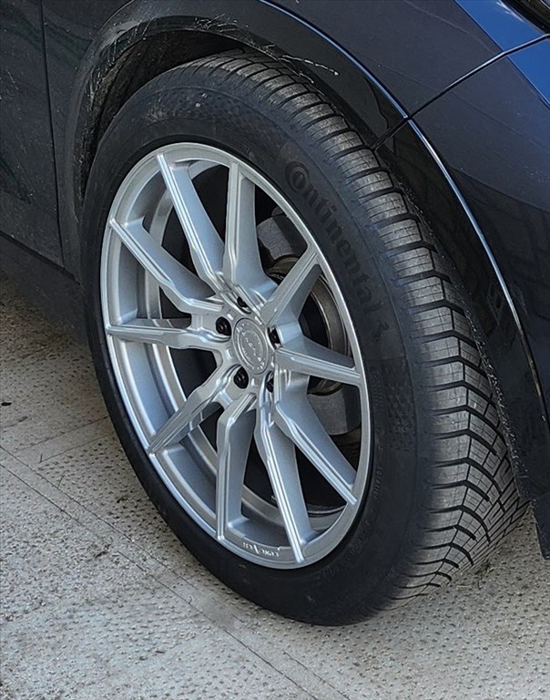 Concaver CVR4 kovácsolt felni Continental gumival - 5x112 8J x 19" ET40 66.6mm - 215/50 R19 93T 1. kép