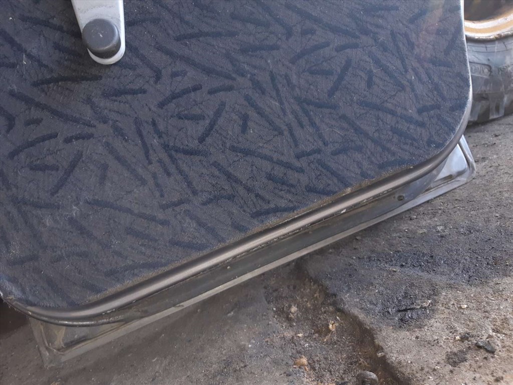 Suzuki Swift II 92-96 Jobb Hátsó Ajtó 3. kép