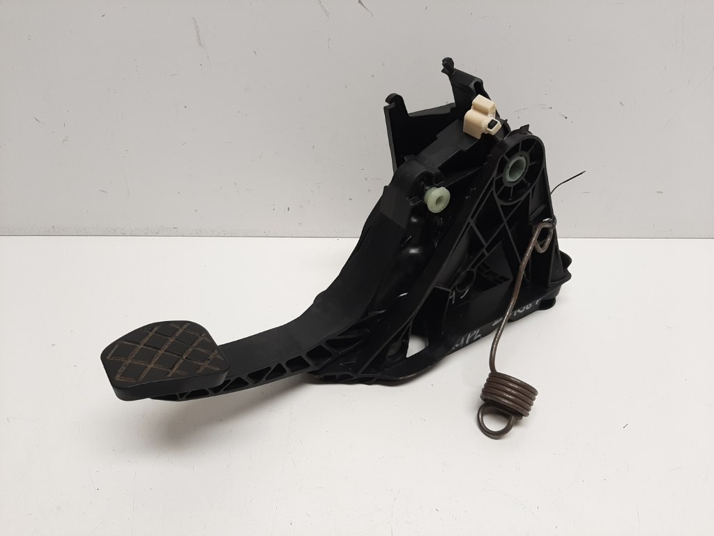 Audi A3 (8V) kuplungpedál 6Q1721059HE 1. kép