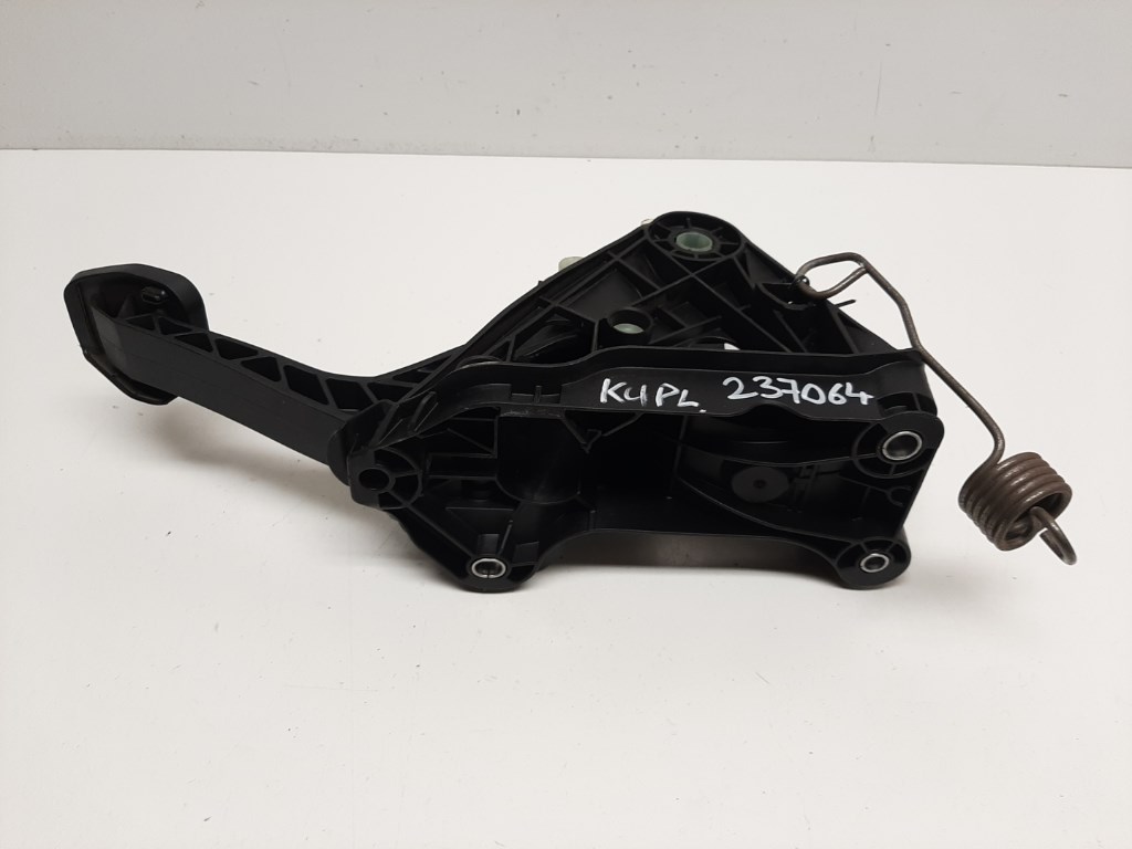 Audi A3 (8V) kuplungpedál 6Q1721059HE 2. kép