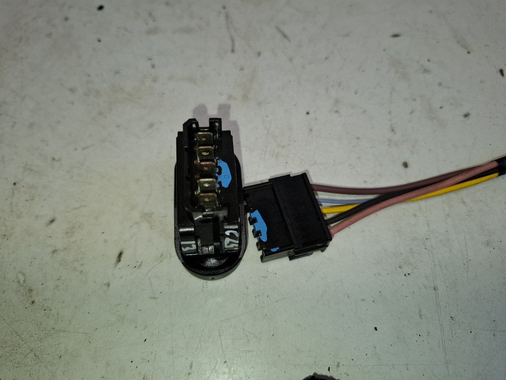 Dacia duster (HS) bal elsõ ablakemelõ kapcsoló 3. kép