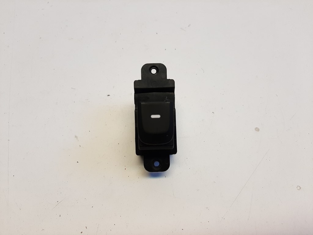 Hyundai I 10 bal hátsó ablakemelõ kapcsoló 299122842 1. kép