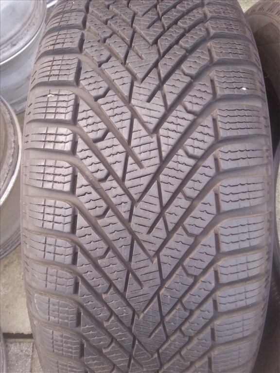  205/60R16 Pirelli Cinturato winter2 újszerű téli gumi  1. kép