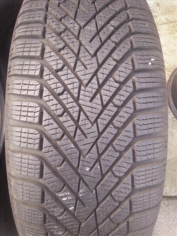  205/60R16 Pirelli Cinturato winter2 újszerű téli gumi  2. kép