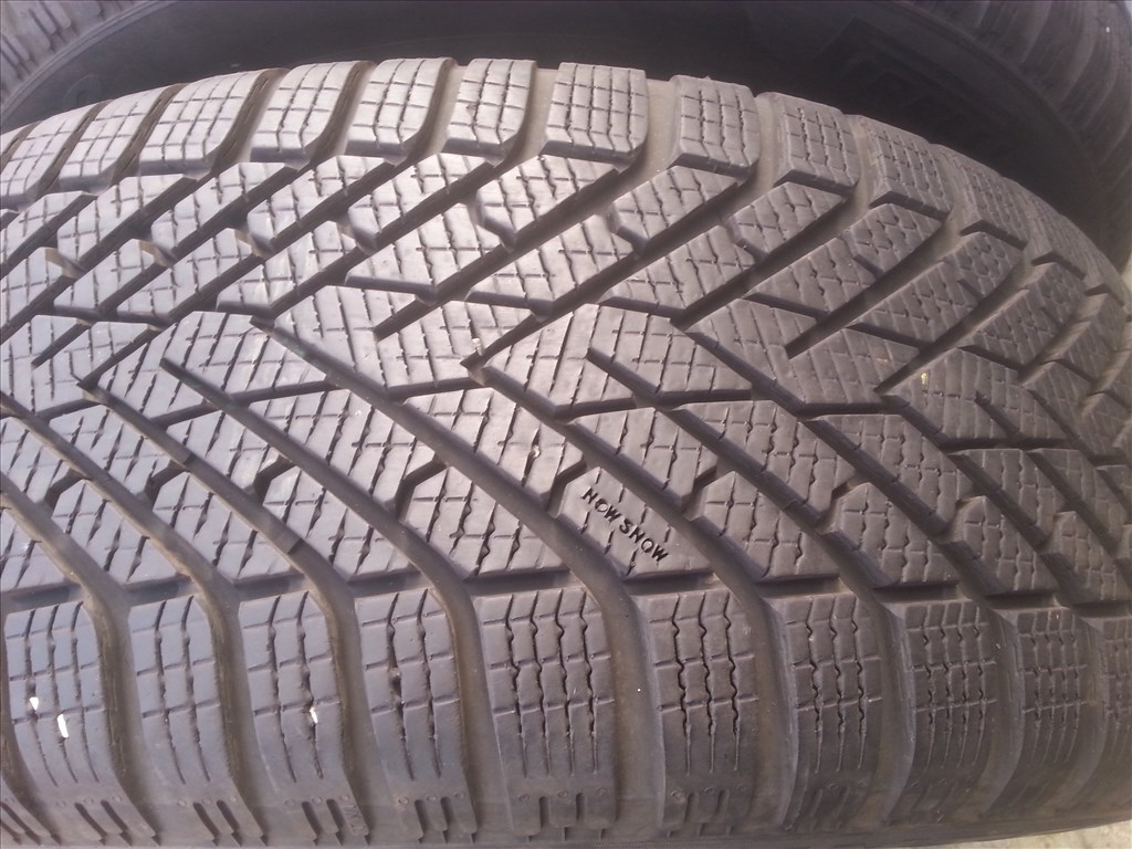  205/60R16 Pirelli Cinturato winter2 újszerű téli gumi  4. kép