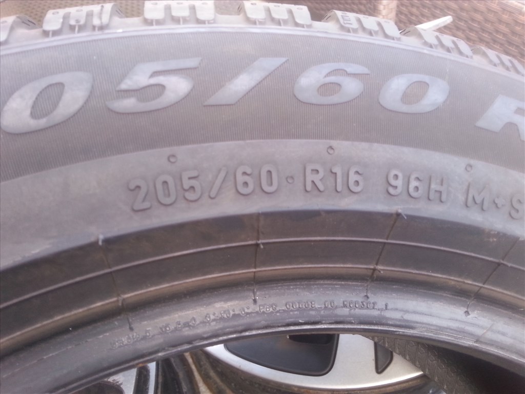  205/60R16 Pirelli Cinturato winter2 újszerű téli gumi  5. kép