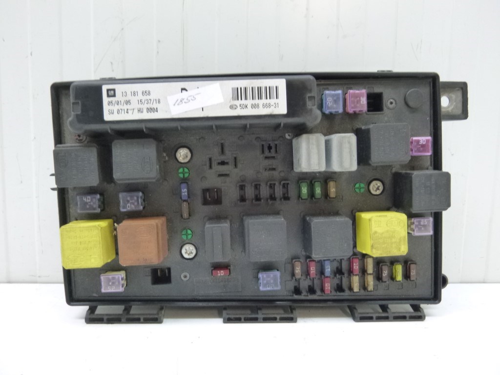 Opel Astra H  biztosítéktábla motortér 13181658 1. kép