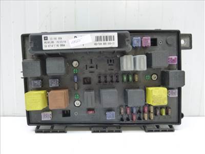 Opel Astra H  biztosítéktábla motortér 13181658