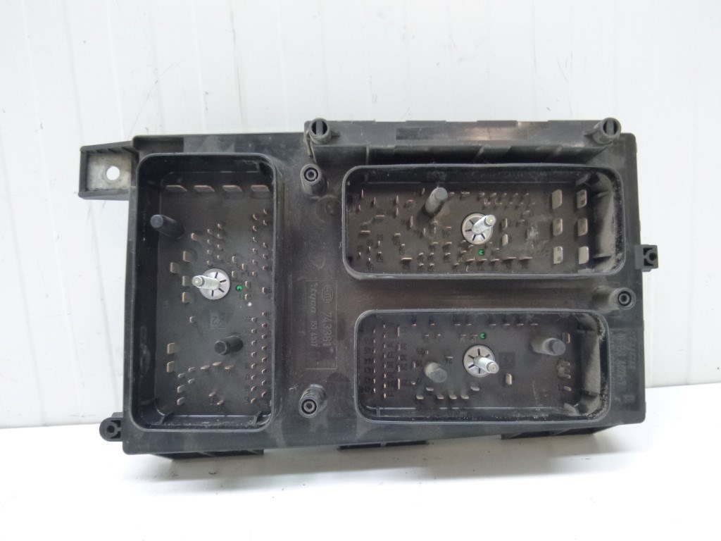 Opel Astra H  biztosítéktábla motortér 13181658 2. kép