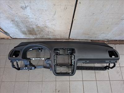Volkswagen scirocco  mûszerfal párna 1Q1857181