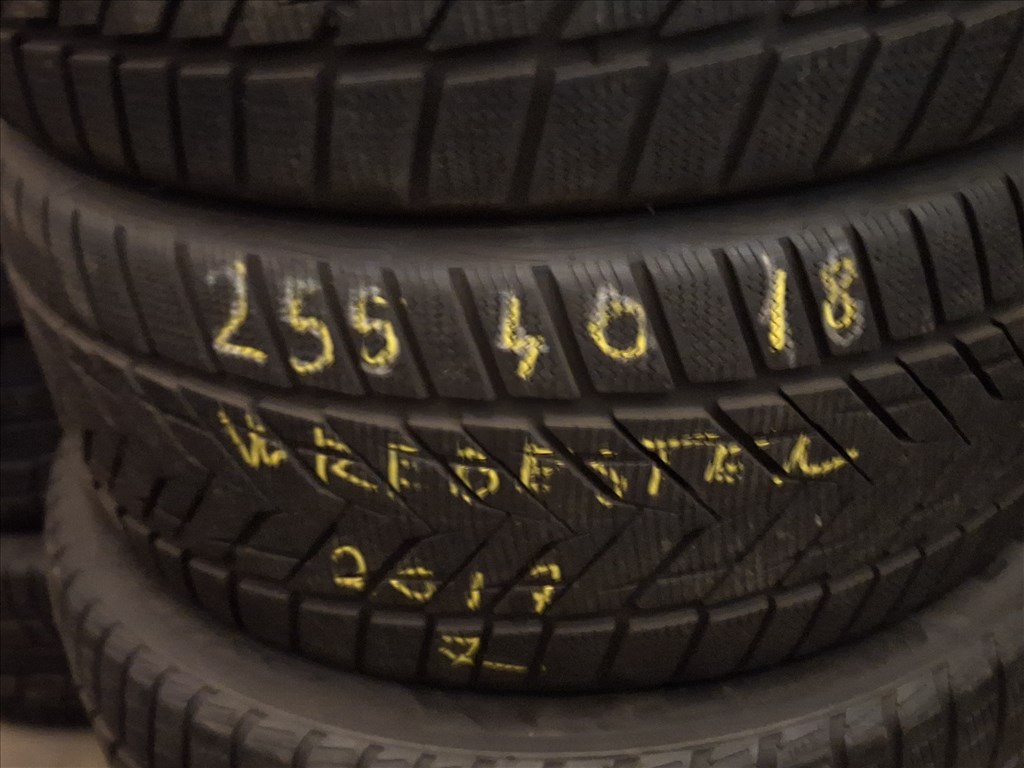  255/40/18"  Vredestein téli gumi  1. kép