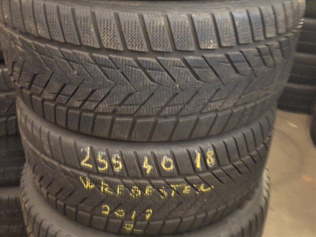  255/40/18"  Vredestein téli gumi  2. kép