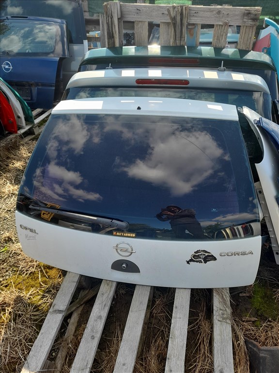 Opel corsa c csomagtérajtó 1. kép