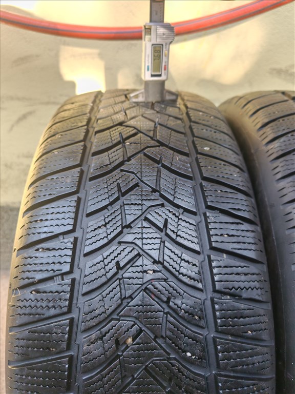  235/5517" újszerű Dunlop téli gumi gumi 2. kép