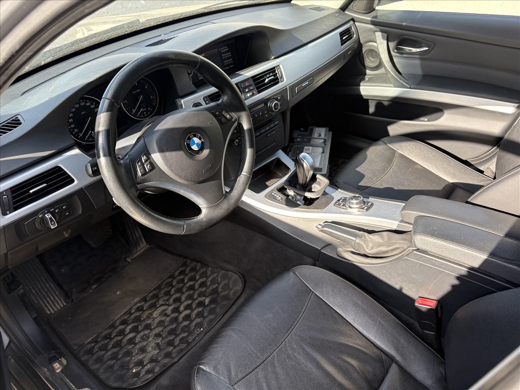 BMW 330 (E90, E91, E92, E93) bontott alkatrészei 6. kép