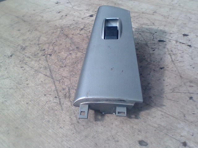 TOYOTA COROLLA E120 04.06-07.01 Jobb első ablakemelő kapcsoló 1. kép