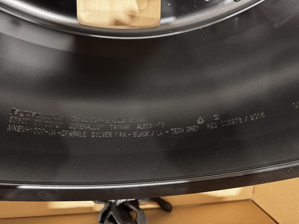 R22 Original Jaguar 9J ET45 - MK8M-1007-JA 1db alufelni felni 4. kép