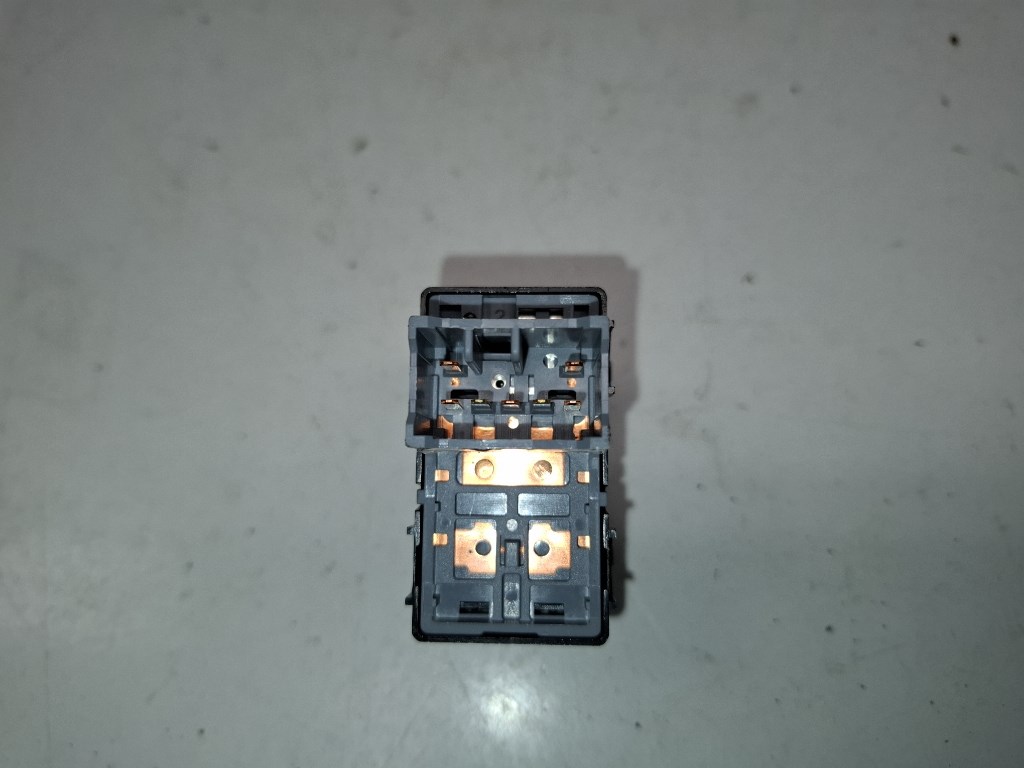 Hyundai I 20 (BC3/BI3) jobb elsõ ablakemelõ kapcsoló 93581Q0000 3. kép