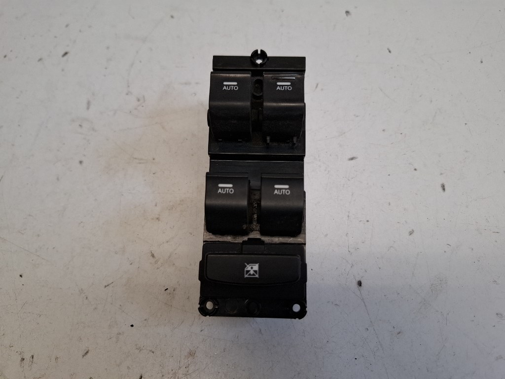 Hyundai I 40 bal elsõ ablakemelõ kapcsoló 935703Z050 1. kép