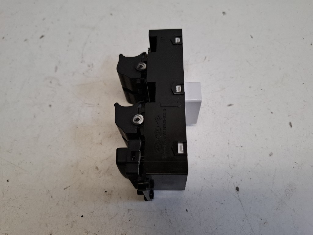 Hyundai I 40 bal elsõ ablakemelõ kapcsoló 935703Z050 2. kép