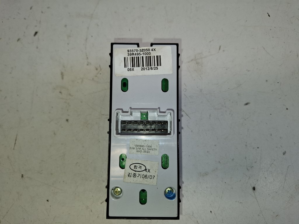 Hyundai I 40 bal elsõ ablakemelõ kapcsoló 935703Z050 3. kép