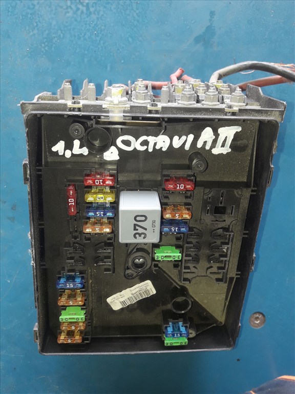 Skoda Octavia II Biztosítéktábla / Relé Tábla 1K0 937 125 A 1. kép