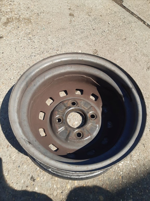 Daewoo Matiz <p>Felni méret: 13"</p><p>Felni szélesség: 4.5</p><p>Furatszám: 4</p><p>Osztókör: 114.3</p><p>ET szám: ET45</p><p>Agy Átmérõ: 60.0</p><p>Állapot: Normál</p><p>Érdeklõdéskor hivatkozzon erre: KIN-66923</p><p>Bármire van szüksége hívjon bizalommal!<br>Kizárólag munkaidõben hétfõtõl - péntekig 8-12 13-16 óráig!<br>Alkatrészek széles választékban!<br>Hivatalos Regisztrált Autobontó Kecel!<br>Vásároljon Megbízható Helyrõl Beszerelési Garanciával Profiktól!</p> 1. kép